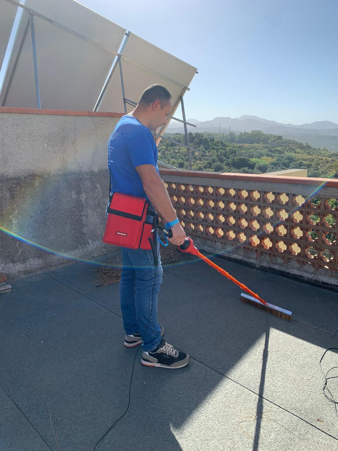 Lastrico solare di condominio visto dall’alto