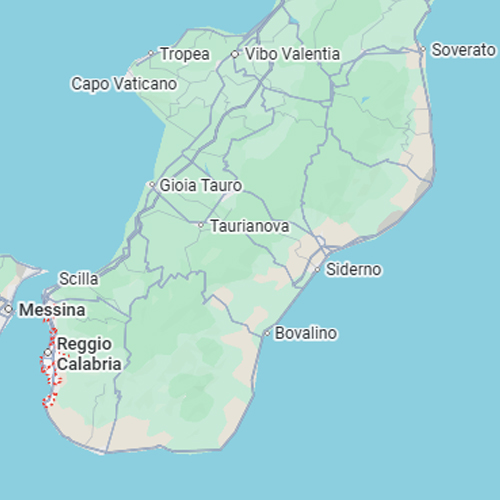 Costa e mare nei pressi di Reggio Calabria